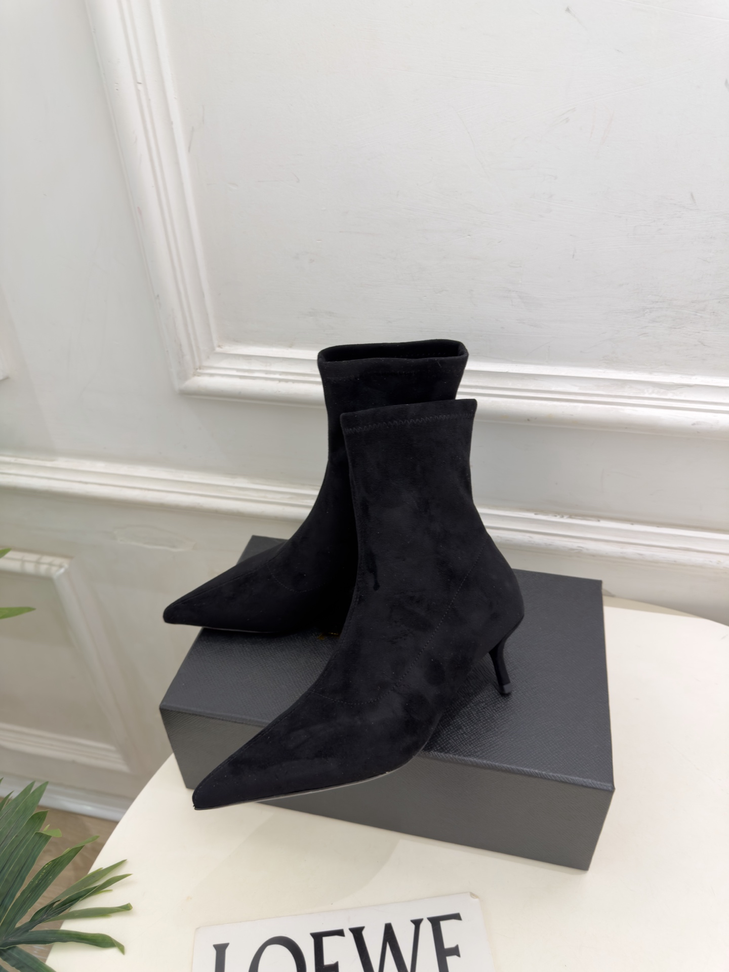 ALAÏA 阿莱亚26𝐬𝐬   2026秋冬新品 秀场同款 极简复古尖头小猫跟短靴 ————————— Alaïa作为这