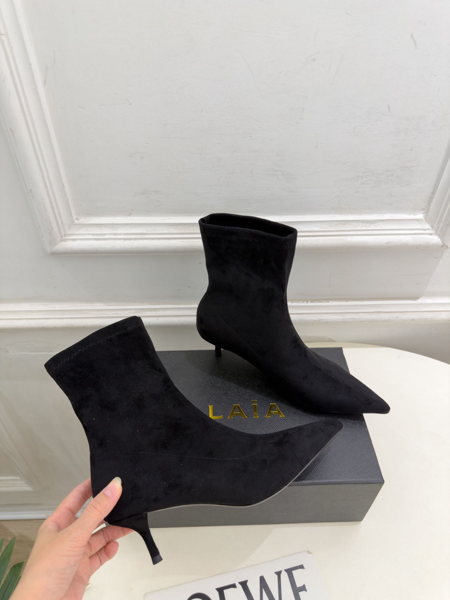 ALAÏA 阿莱亚26𝐬𝐬   2026秋冬新品 秀场同款 极简复古尖头小猫跟短靴 ————————— Alaïa作为这