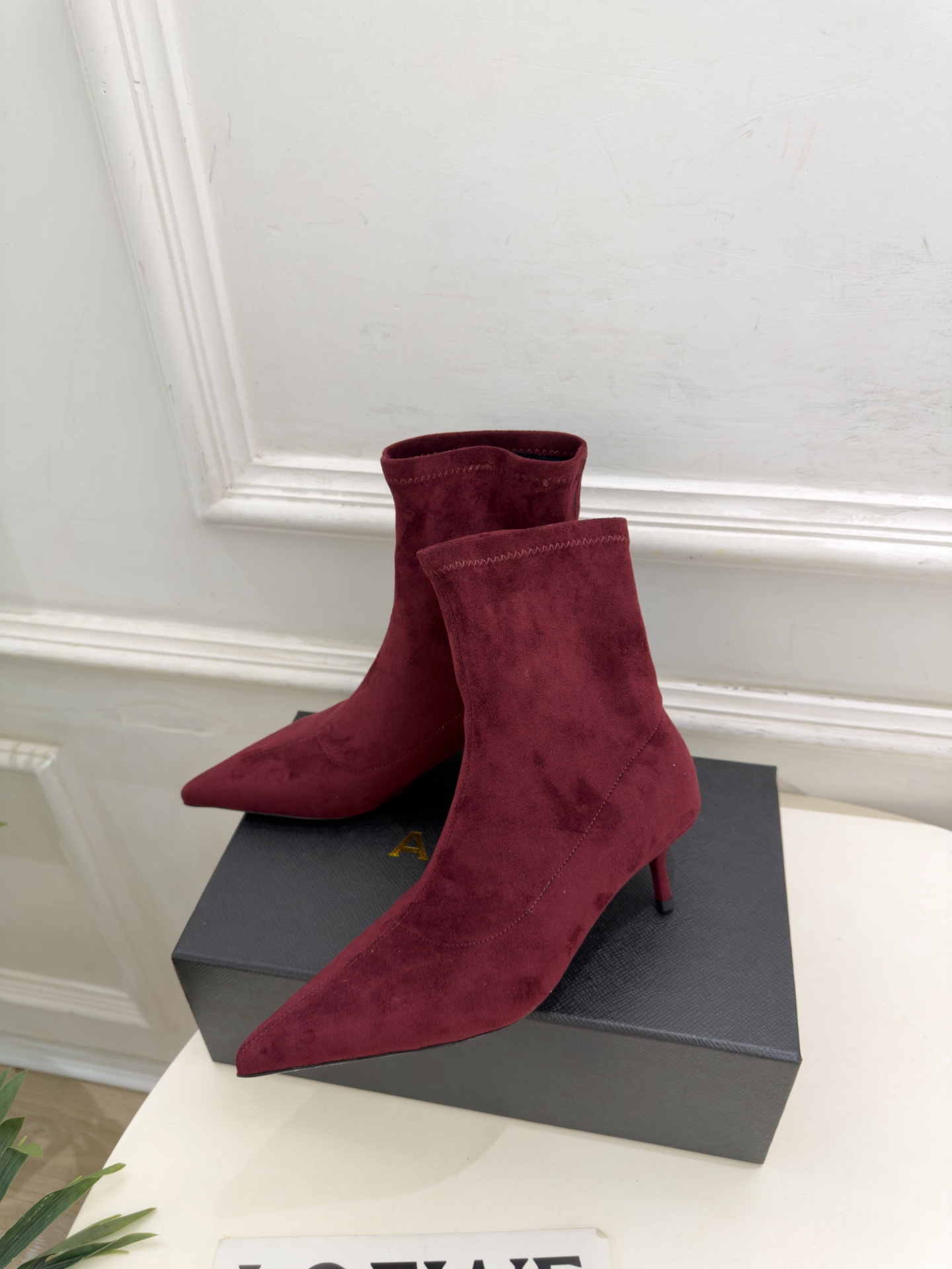ALAÏA 阿莱亚26𝐬𝐬   2026秋冬新品 秀场同款 极简复古尖头小猫跟短靴 ————————— Alaïa作为这