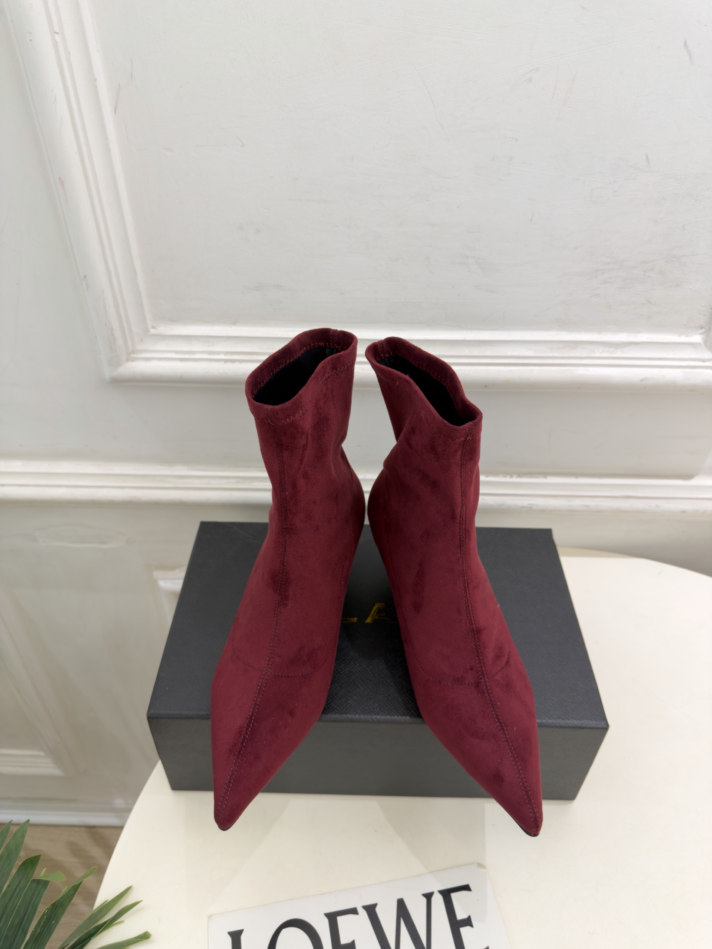 ALAÏA 阿莱亚26𝐬𝐬   2026秋冬新品 秀场同款 极简复古尖头小猫跟短靴 ————————— Alaïa作为这