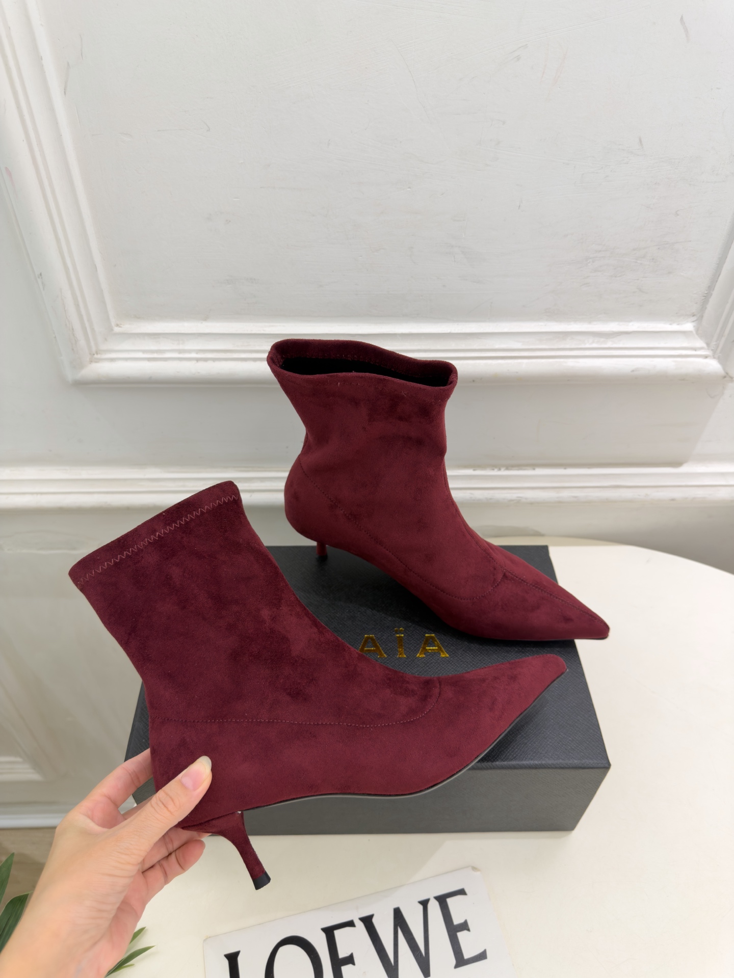 ALAÏA 阿莱亚26𝐬𝐬   2026秋冬新品 秀场同款 极简复古尖头小猫跟短靴 ————————— Alaïa作为这
