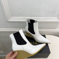 ALAÏA 阿莱亚26𝐬𝐬 2026秋冬新品 秀场同款 极简尖头立方体坡跟切尔西短靴 ————————— Alaïa ALAÏA 阿莱亚26𝐬𝐬 2026秋冬新品 秀场同款 极简尖头立方体坡跟切尔西短靴 ————————— Alaïa
