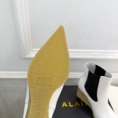 ALAÏA 阿莱亚26𝐬𝐬 2026秋冬新品 秀场同款 极简尖头立方体坡跟切尔西短靴 ————————— Alaïa ALAÏA 阿莱亚26𝐬𝐬 2026秋冬新品 秀场同款 极简尖头立方体坡跟切尔西短靴 ————————— Alaïa