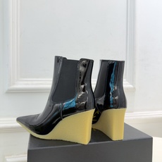 ALAÏA 阿莱亚26𝐬𝐬 2026秋冬新品 秀场同款 极简尖头立方体坡跟切尔西短靴 ————————— Alaïa ALAÏA 阿莱亚26𝐬𝐬 2026秋冬新品 秀场同款 极简尖头立方体坡跟切尔西短靴 ————————— Alaïa