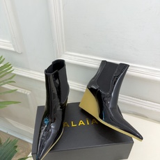ALAÏA 阿莱亚26𝐬𝐬 2026秋冬新品 秀场同款 极简尖头立方体坡跟切尔西短靴 ————————— Alaïa ALAÏA 阿莱亚26𝐬𝐬 2026秋冬新品 秀场同款 极简尖头立方体坡跟切尔西短靴 ————————— Alaïa