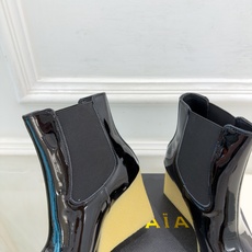 ALAÏA 阿莱亚26𝐬𝐬 2026秋冬新品 秀场同款 极简尖头立方体坡跟切尔西短靴 ————————— Alaïa ALAÏA 阿莱亚26𝐬𝐬 2026秋冬新品 秀场同款 极简尖头立方体坡跟切尔西短靴 ————————— Alaïa