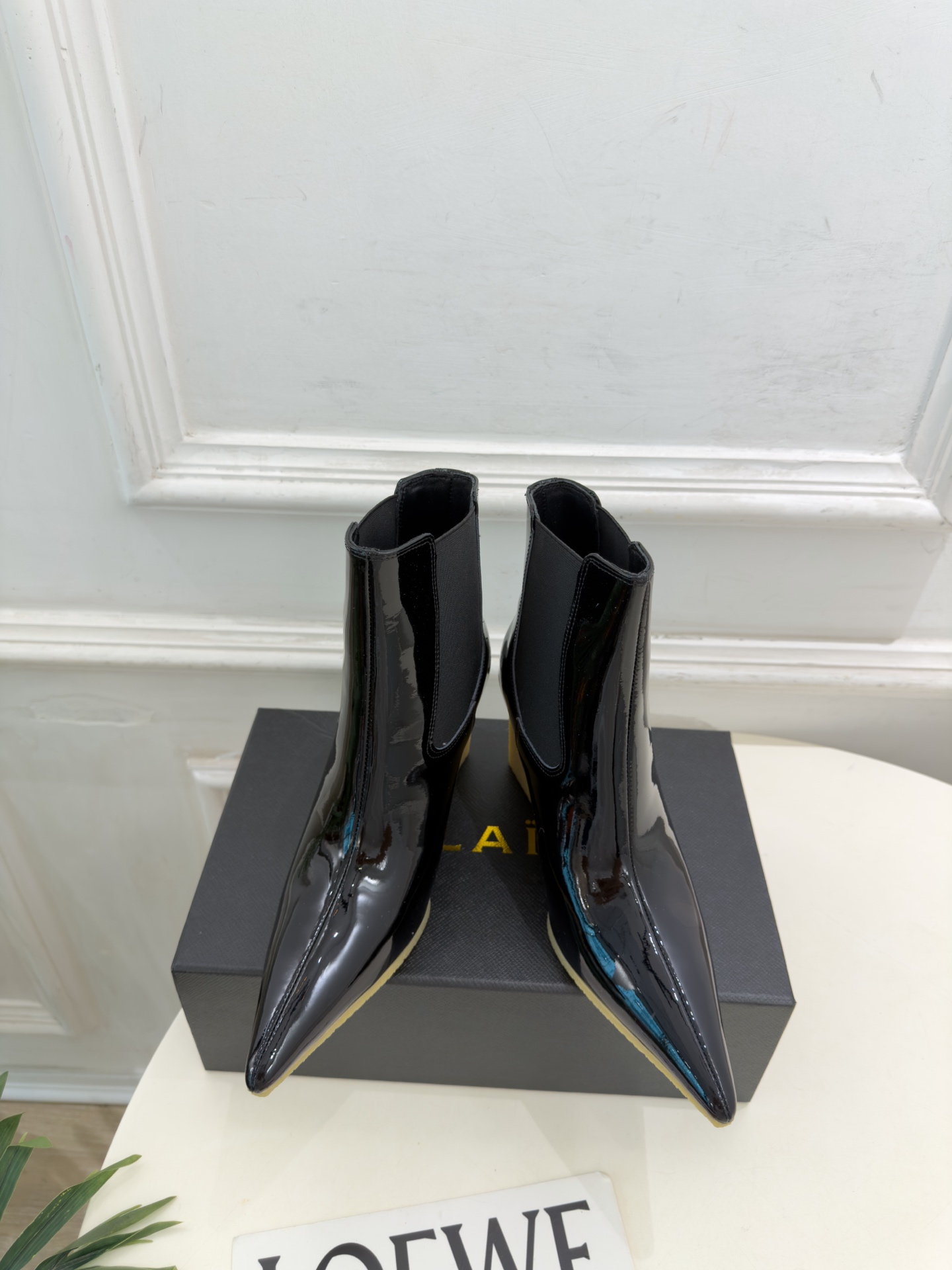 ALAÏA 阿莱亚26𝐬𝐬   2026秋冬新品 秀场同款 极简尖头立方体坡跟切尔西短靴 ————————— Alaïa