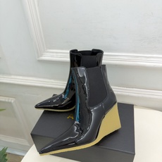 ALAÏA 阿莱亚26𝐬𝐬 2026秋冬新品 秀场同款 极简尖头立方体坡跟切尔西短靴 ————————— Alaïa ALAÏA 阿莱亚26𝐬𝐬 2026秋冬新品 秀场同款 极简尖头立方体坡跟切尔西短靴 ————————— Alaïa