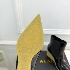 ALAÏA 阿莱亚26𝐬𝐬 2026秋冬新品 秀场同款 极简尖头立方体坡跟切尔西短靴 ————————— Alaïa ALAÏA 阿莱亚26𝐬𝐬 2026秋冬新品 秀场同款 极简尖头立方体坡跟切尔西短靴 ————————— Alaïa