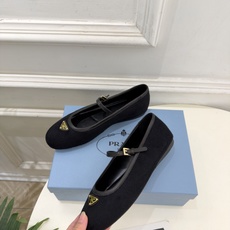 PRADA 普拉达 26𝐬𝐬 🌈2026秋冬新品 专柜走秀款 经典三角标平底玛丽珍鞋 系列上新〰 ◽鞋面:原版高定制 PRADA 普拉达 26𝐬𝐬 🌈2026秋冬新品 专柜走秀款 经典三角标平底玛丽珍鞋 系列上新〰 ◽鞋面:原版高定制