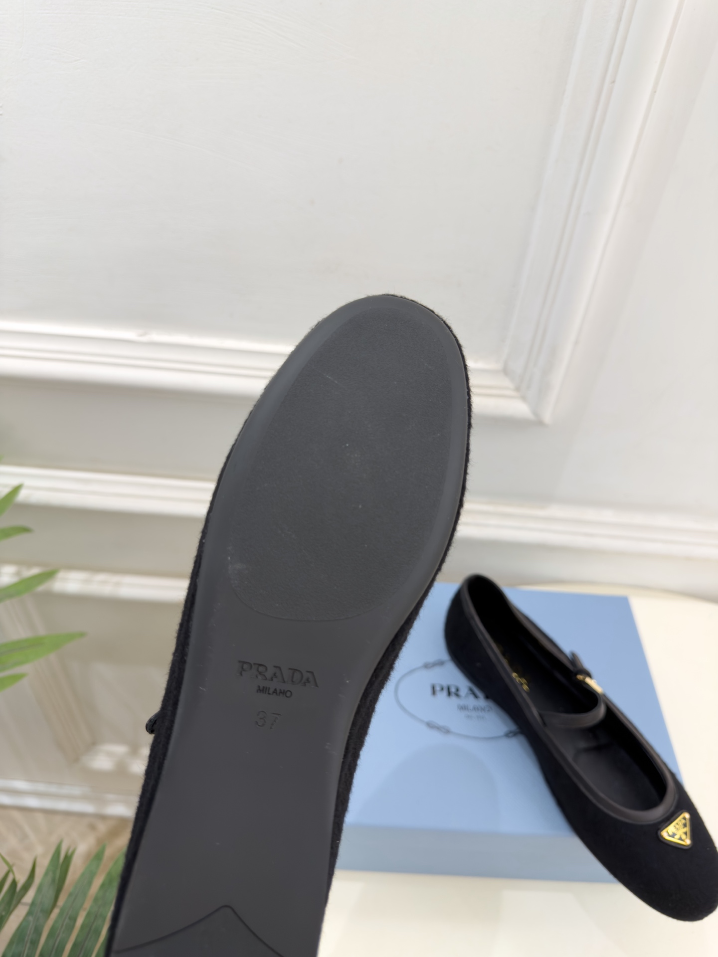 PRADA 普拉达 26𝐬𝐬 🌈2026秋冬新品 专柜走秀款 经典三角标平底玛丽珍鞋 系列上新〰 ◽鞋面:原版高定制 PRADA 普拉达 26𝐬𝐬 🌈2026秋冬新品 专柜走秀款 经典三角标平底玛丽珍鞋 系列上新〰 ◽鞋面:原版高定制