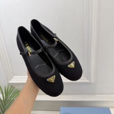 PRADA 普拉达 26𝐬𝐬 🌈2026秋冬新品 专柜走秀款 经典三角标平底玛丽珍鞋 系列上新〰 ◽鞋面:原版高定制 PRADA 普拉达 26𝐬𝐬 🌈2026秋冬新品 专柜走秀款 经典三角标平底玛丽珍鞋 系列上新〰 ◽鞋面:原版高定制