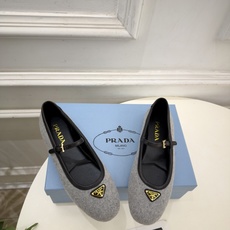 PRADA 普拉达 26𝐬𝐬 🌈2026秋冬新品 专柜走秀款 经典三角标平底玛丽珍鞋 系列上新〰 ◽鞋面:原版高定制 PRADA 普拉达 26𝐬𝐬 🌈2026秋冬新品 专柜走秀款 经典三角标平底玛丽珍鞋 系列上新〰 ◽鞋面:原版高定制