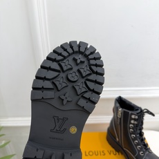 LV | 路易威登 26𝐬𝐬 🧡💚2026秋冬新品 顶级版本⚠️ 专柜主打最新款 LV REMIX 战地靴系带厚 LV | 路易威登 26𝐬𝐬 🧡💚2026秋冬新品 顶级版本⚠️ 专柜主打最新款 LV REMIX 战地靴系带厚