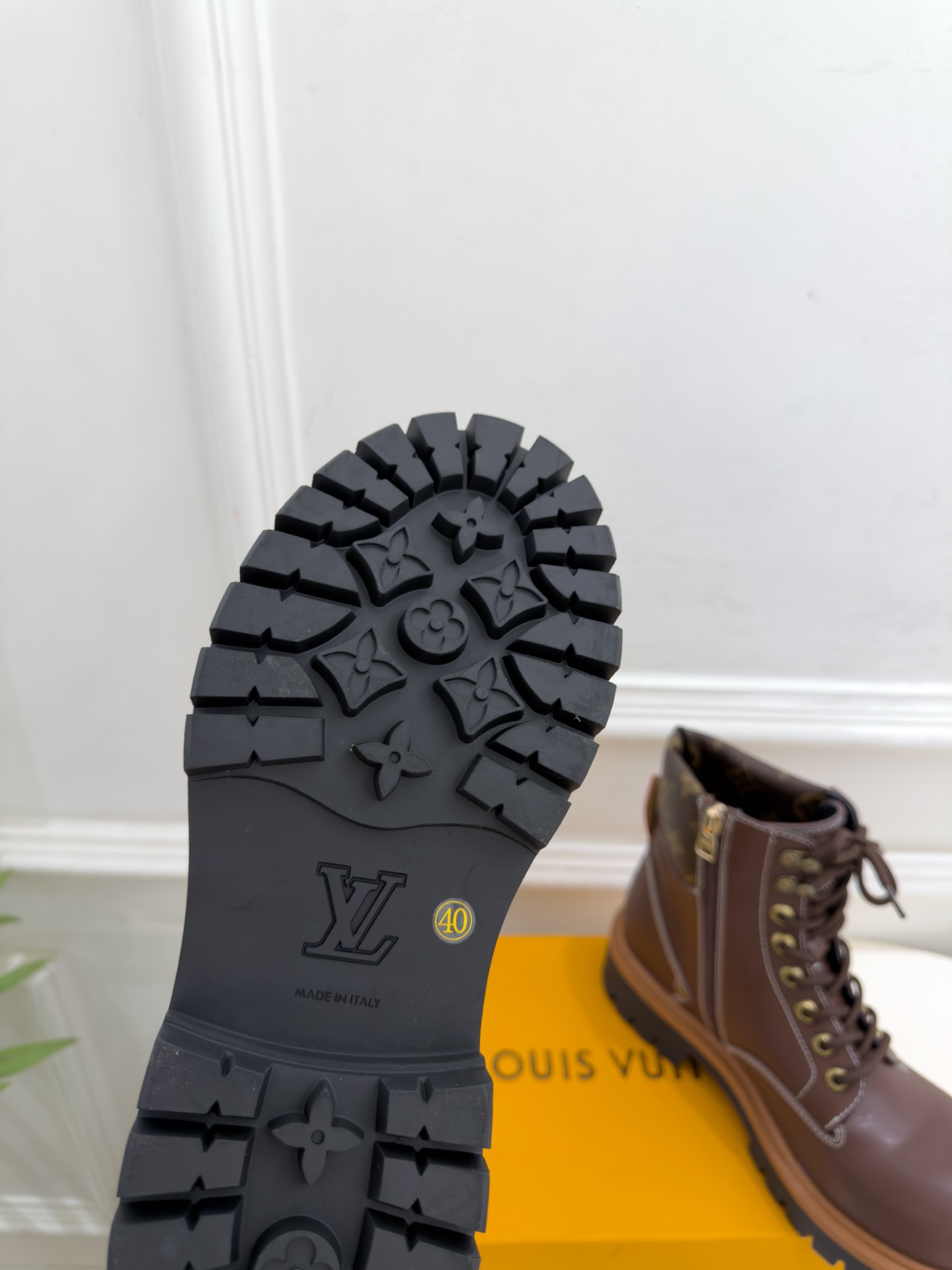 LV  | 路易威登  26𝐬𝐬 🧡💚2026秋冬新品   顶级版本⚠️ 专柜主打最新款 LV REMIX 战地靴系带厚