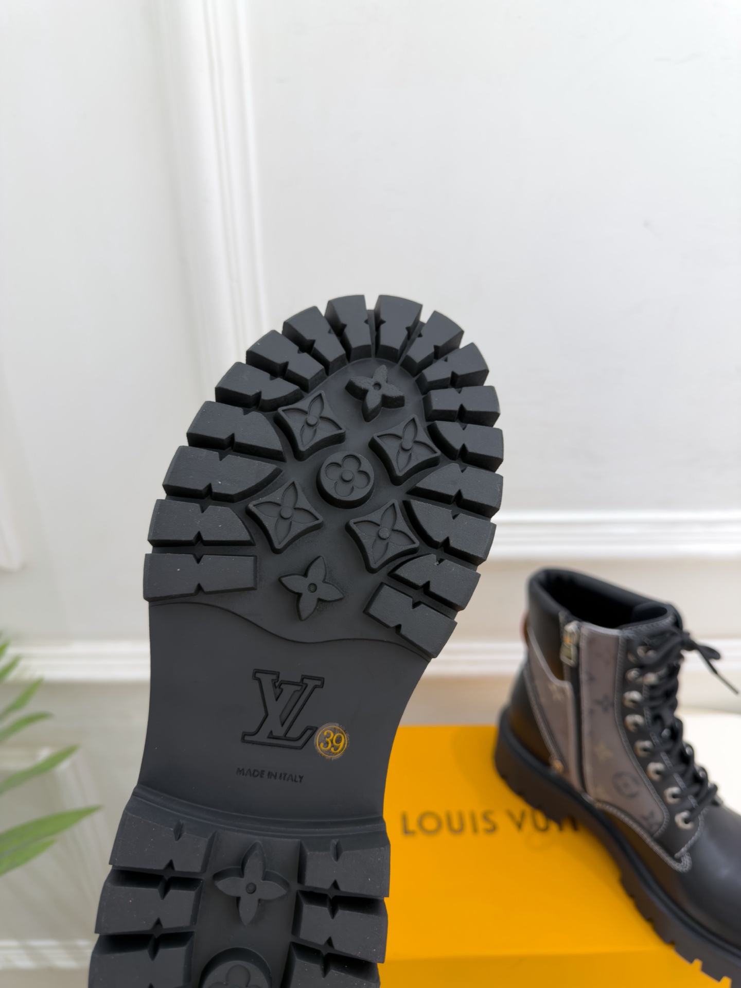 LV | 路易威登 26𝐬𝐬 🧡💚2026秋冬新品 顶级版本⚠️ 专柜主打最新款 LV REMIX 战地靴系带厚 LV | 路易威登 26𝐬𝐬 🧡💚2026秋冬新品 顶级版本⚠️ 专柜主打最新款 LV REMIX 战地靴系带厚