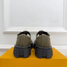 LV | 路易威登 26𝐬𝐬 🧡💚2026秋冬新品 顶级版本⚠️ 专柜主打最新款LV CHECKER情侣款厚底玛丽 LV | 路易威登 26𝐬𝐬 🧡💚2026秋冬新品 顶级版本⚠️ 专柜主打最新款LV CHECKER情侣款厚底玛丽