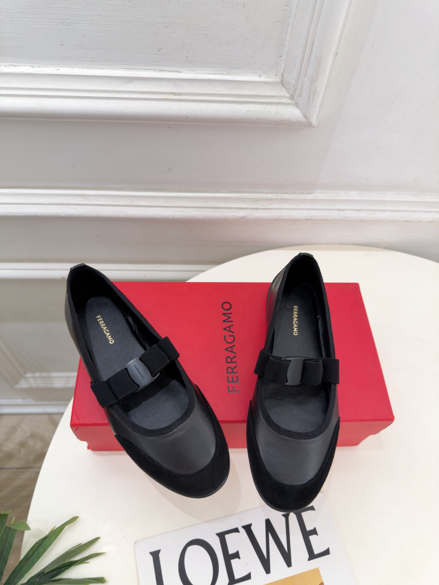 Ferragamo｜菲拉格慕26𝐬𝐬 2026秋冬新品 蝴蝶结平底玛丽珍鞋 火爆上新！   这鞋绝对是黑马选手 颜值超高