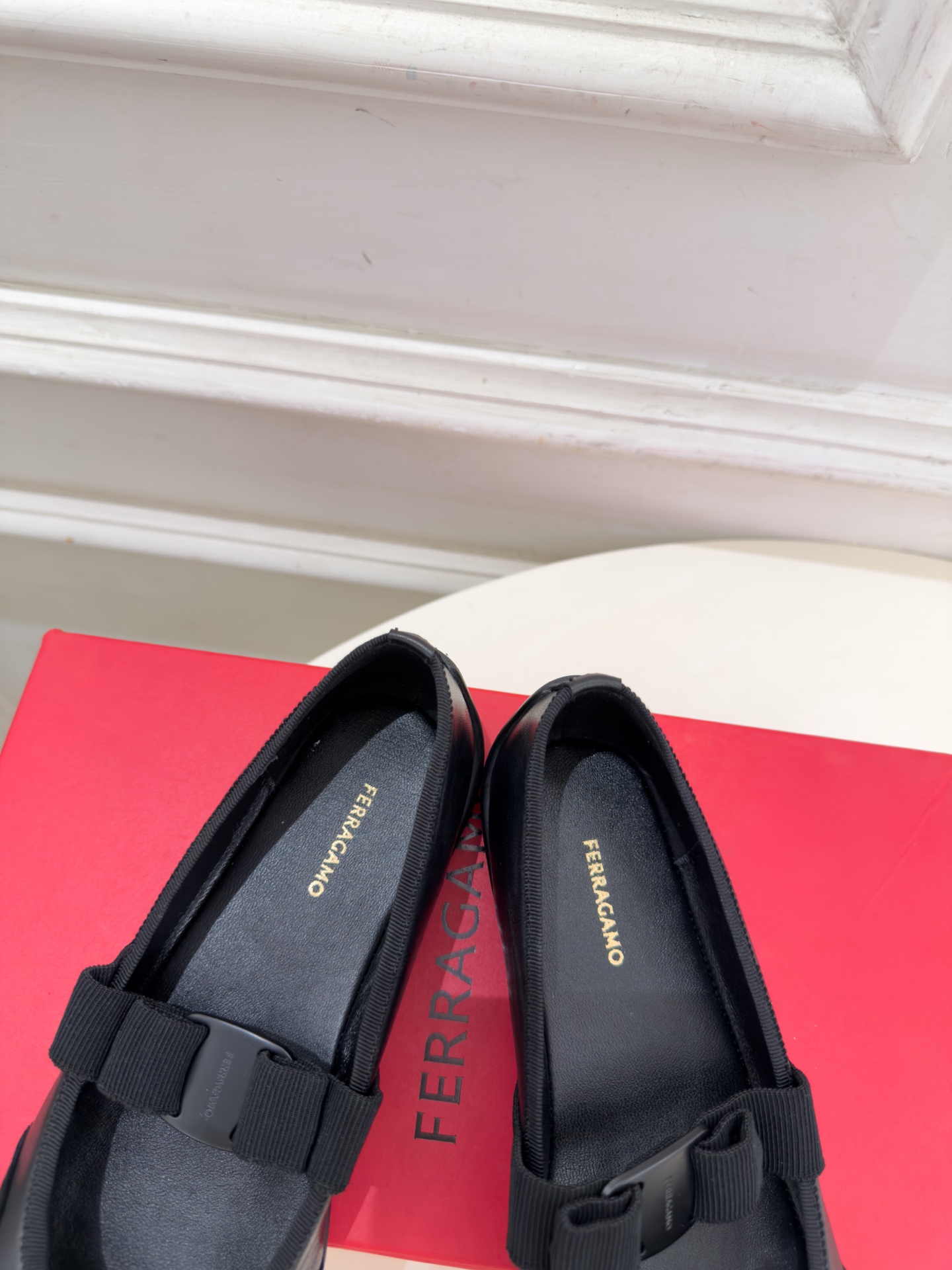Ferragamo｜菲拉格慕26𝐬𝐬 2026秋冬新品 蝴蝶结平底玛丽珍鞋 火爆上新！   这鞋绝对是黑马选手 颜值超高