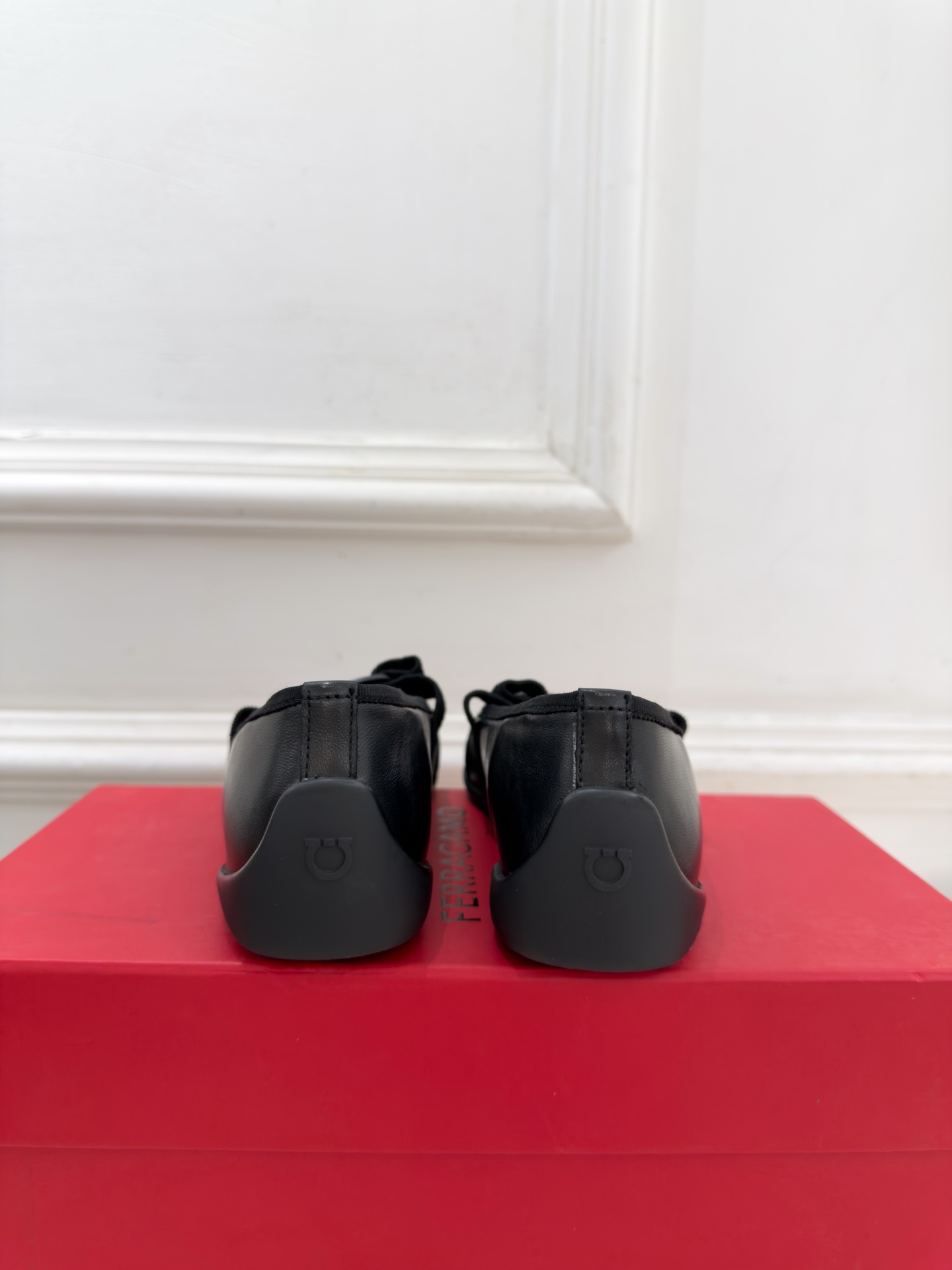 Ferragamo｜菲拉格慕26𝐬𝐬 2026秋冬新品 蝴蝶结平底玛丽珍鞋 火爆上新！   这鞋绝对是黑马选手 颜值超高