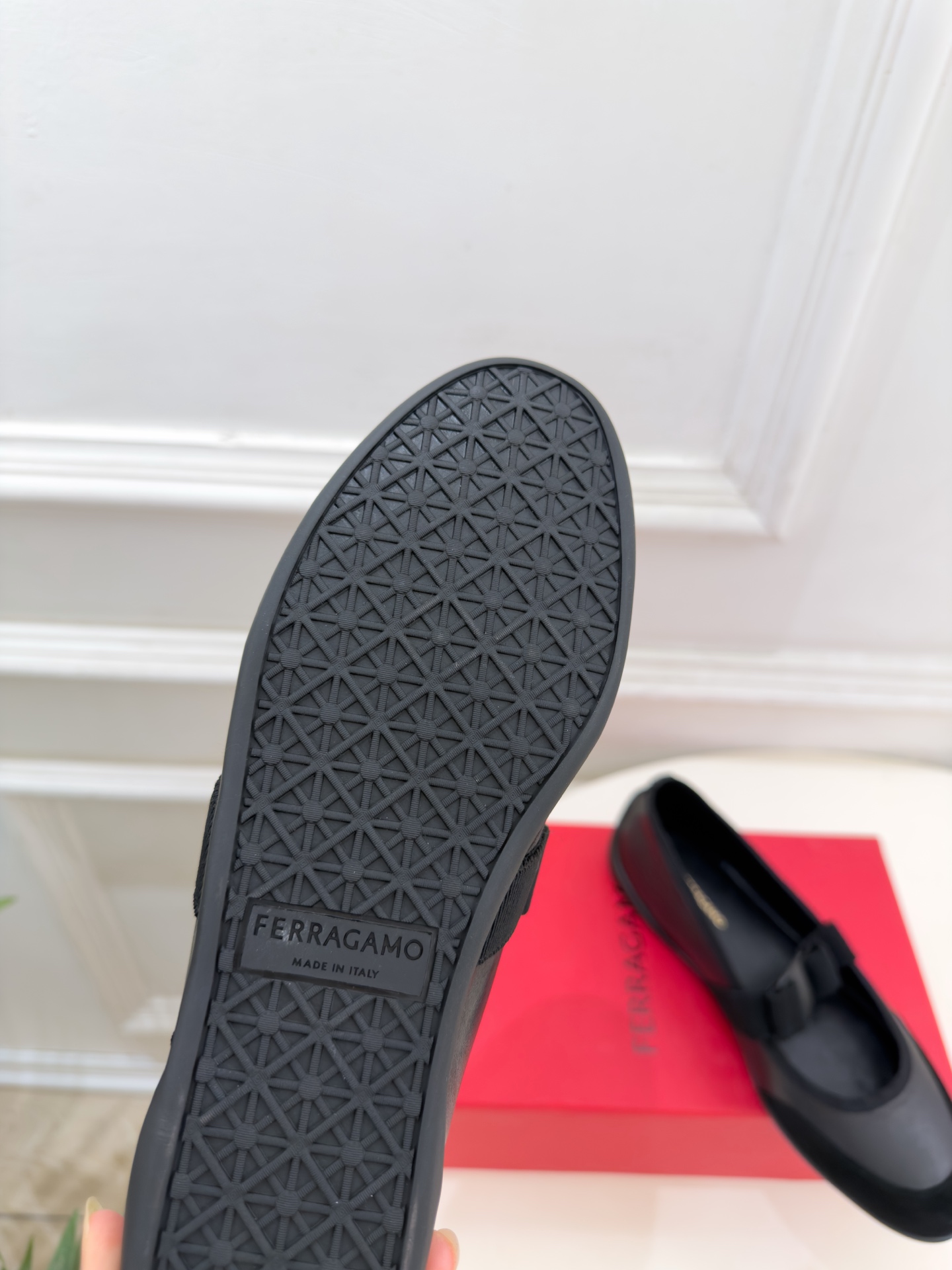 Ferragamo｜菲拉格慕26𝐬𝐬 2026秋冬新品 蝴蝶结平底玛丽珍鞋 火爆上新！   这鞋绝对是黑马选手 颜值超高