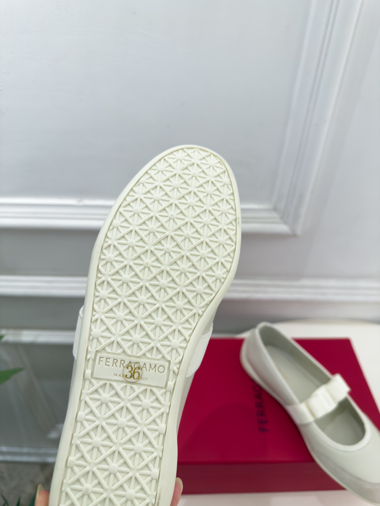 Ferragamo｜菲拉格慕26𝐬𝐬 2026秋冬新品 蝴蝶结平底玛丽珍鞋 火爆上新！   这鞋绝对是黑马选手 颜值超高