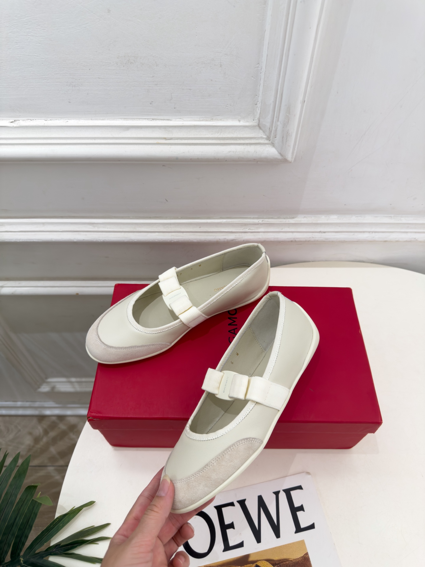 Ferragamo｜菲拉格慕26𝐬𝐬 2026秋冬新品 蝴蝶结平底玛丽珍鞋 火爆上新！   这鞋绝对是黑马选手 颜值超高