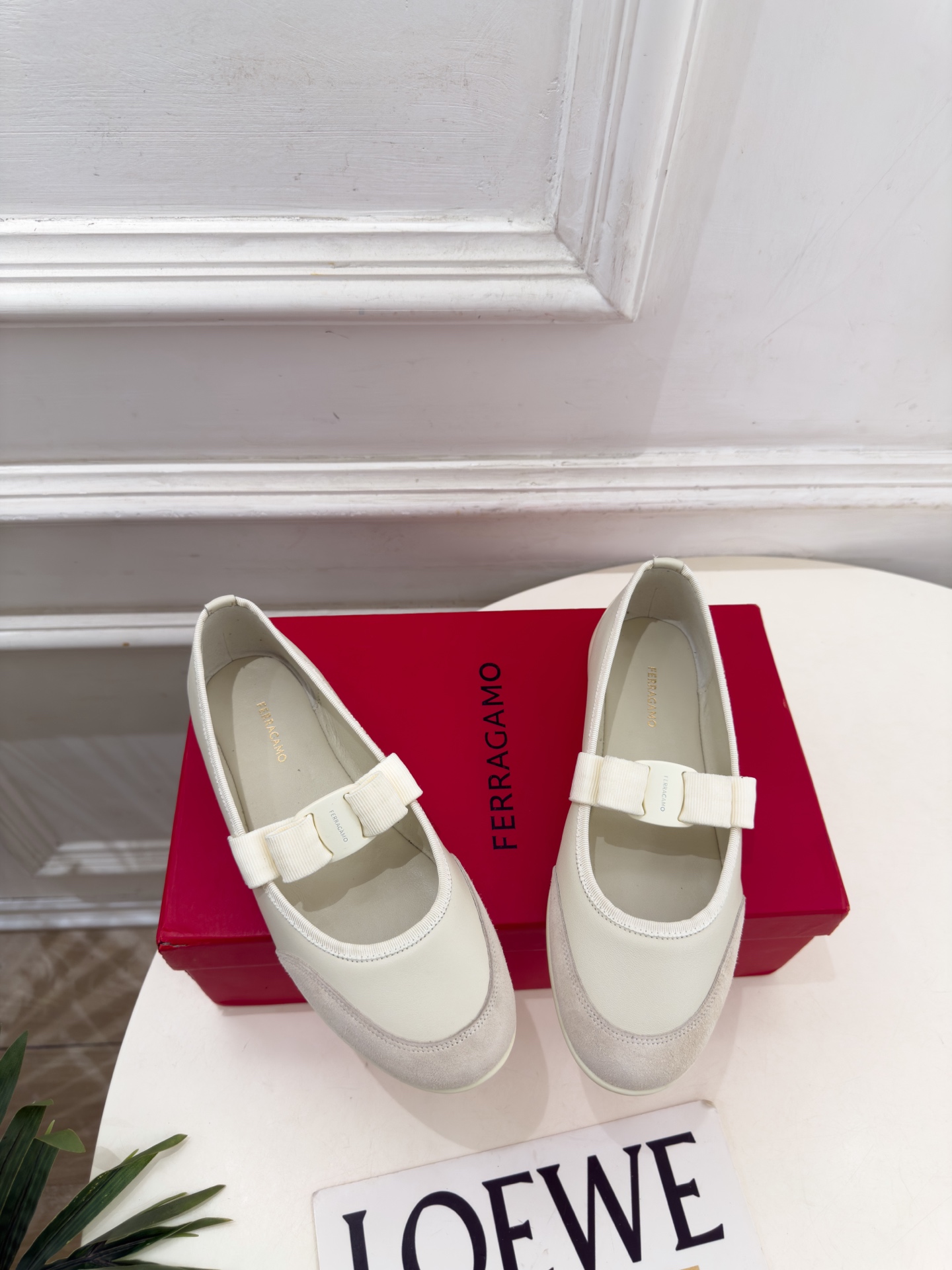 Ferragamo｜菲拉格慕26𝐬𝐬 2026秋冬新品 蝴蝶结平底玛丽珍鞋 火爆上新！   这鞋绝对是黑马选手 颜值超高