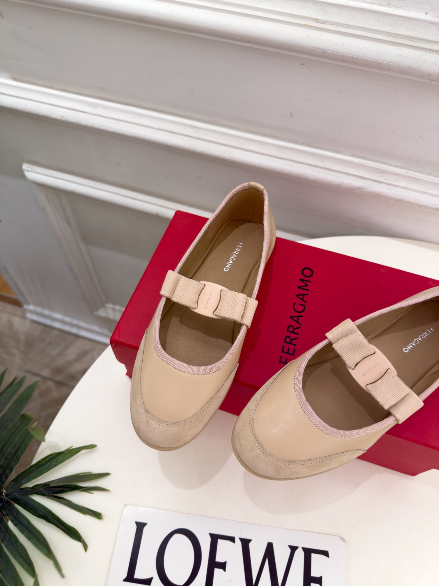 Ferragamo｜菲拉格慕26𝐬𝐬 2026秋冬新品 蝴蝶结平底玛丽珍鞋 火爆上新！   这鞋绝对是黑马选手 颜值超高