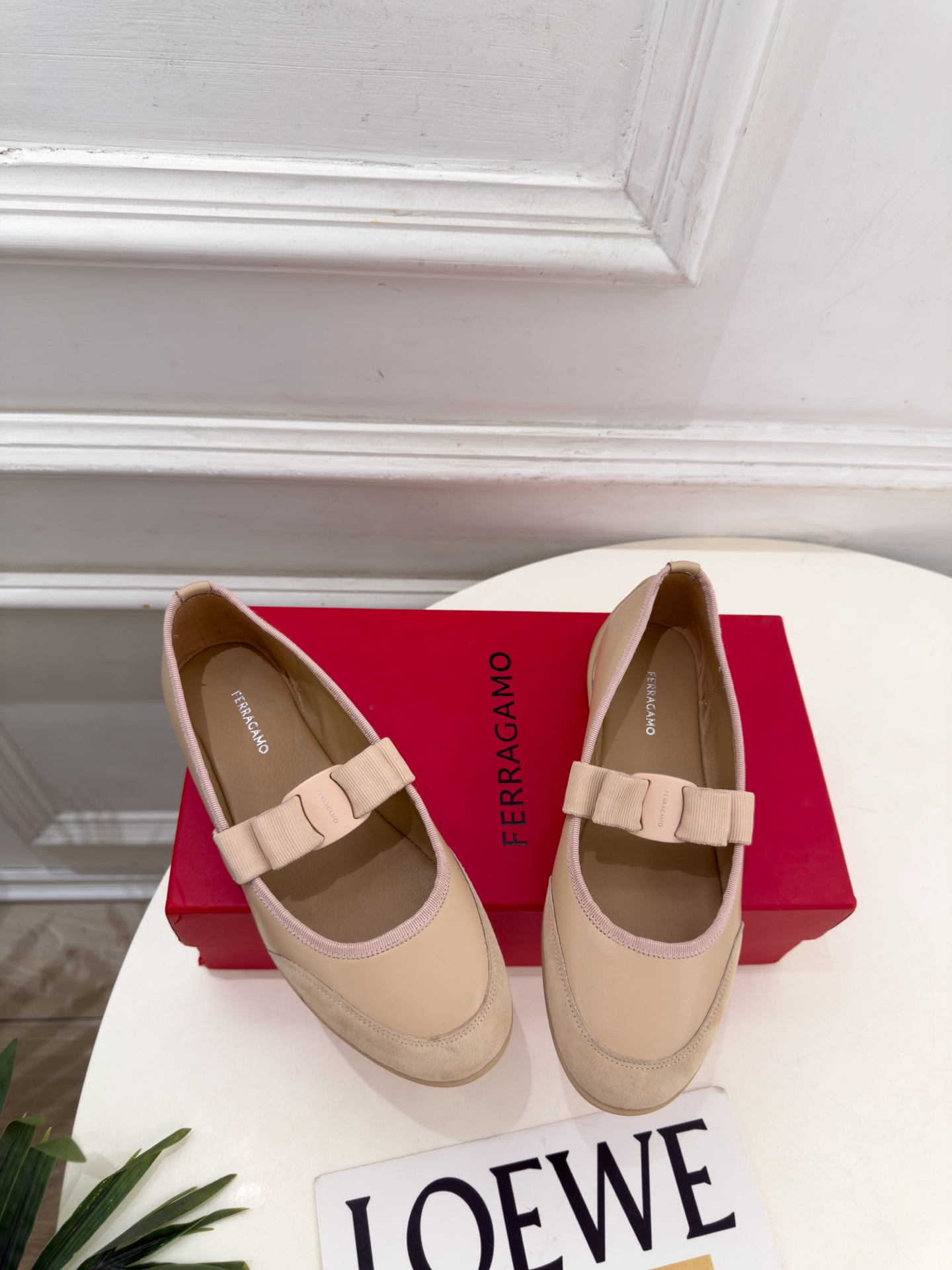Ferragamo｜菲拉格慕26𝐬𝐬 2026秋冬新品 蝴蝶结平底玛丽珍鞋 火爆上新！   这鞋绝对是黑马选手 颜值超高