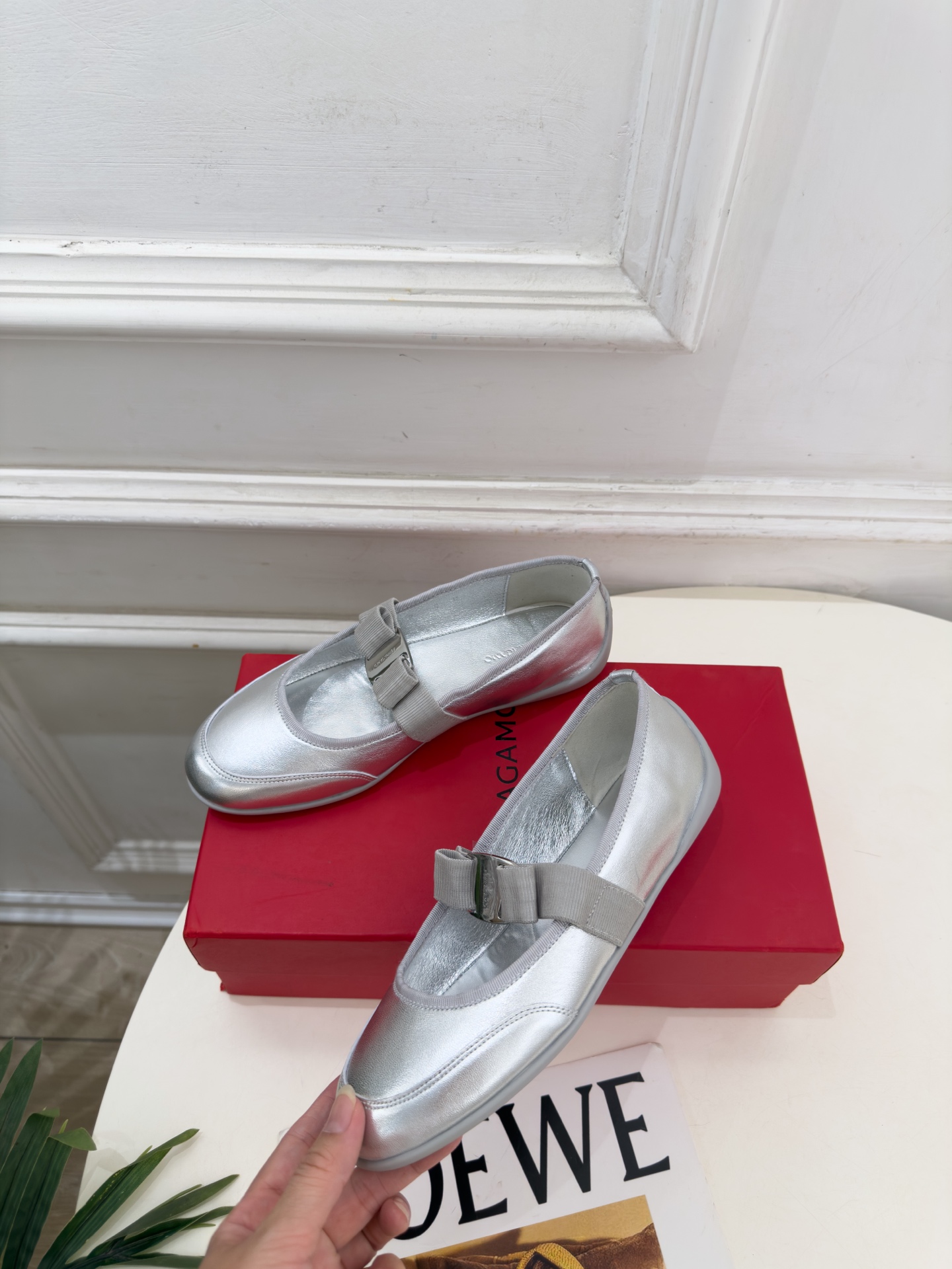 Ferragamo｜菲拉格慕26𝐬𝐬 2026秋冬新品 蝴蝶结平底玛丽珍鞋 火爆上新！   这鞋绝对是黑马选手 颜值超高