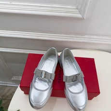 Ferragamo|菲拉格慕26𝐬𝐬 2026秋冬新品 蝴蝶结平底玛丽珍鞋 火爆上新! 这鞋绝对是黑马选手 颜值超高 Ferragamo|菲拉格慕26𝐬𝐬 2026秋冬新品 蝴蝶结平底玛丽珍鞋 火爆上新! 这鞋绝对是黑马选手 颜值超高
