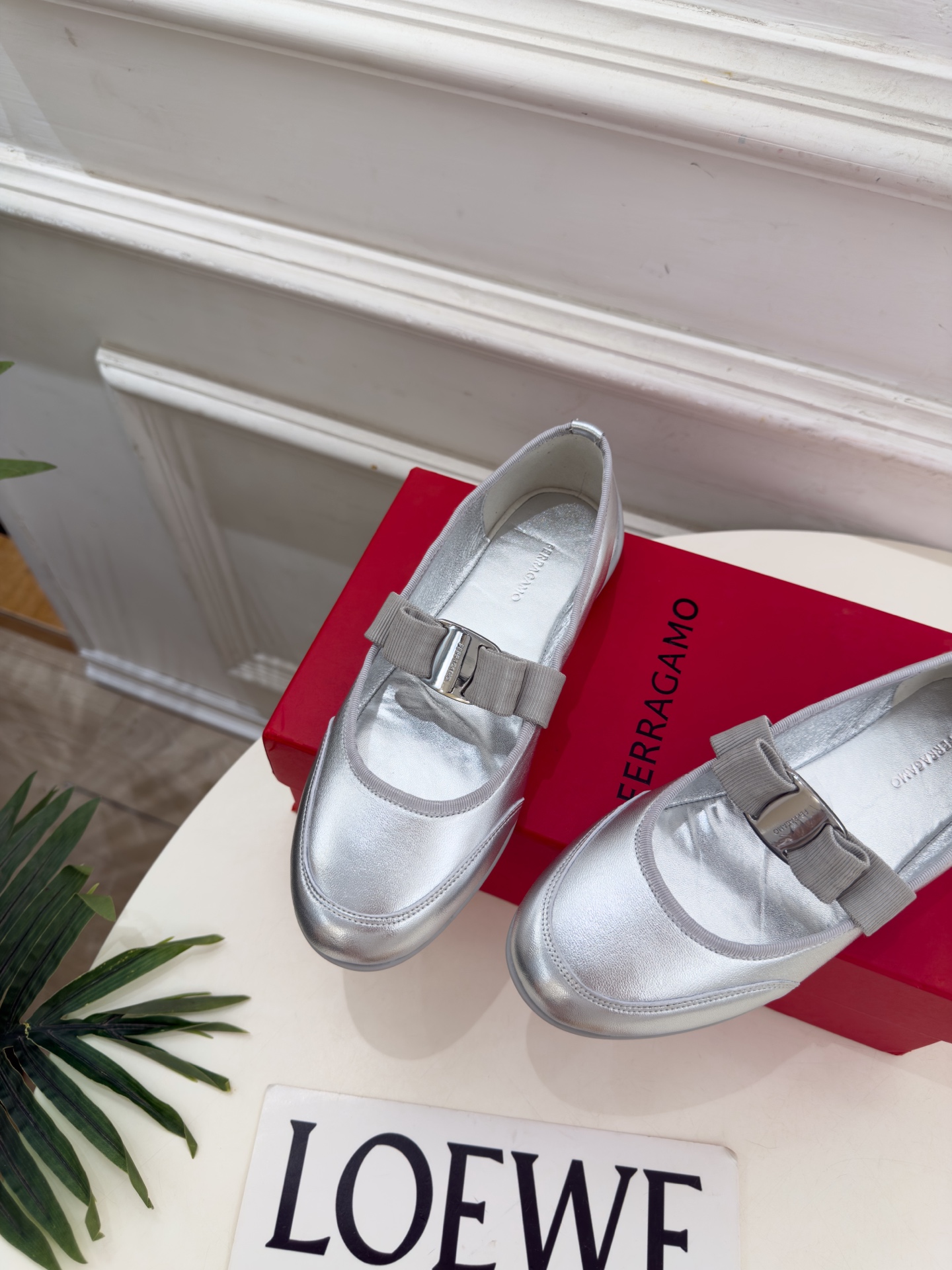 Ferragamo｜菲拉格慕26𝐬𝐬 2026秋冬新品 蝴蝶结平底玛丽珍鞋 火爆上新！   这鞋绝对是黑马选手 颜值超高