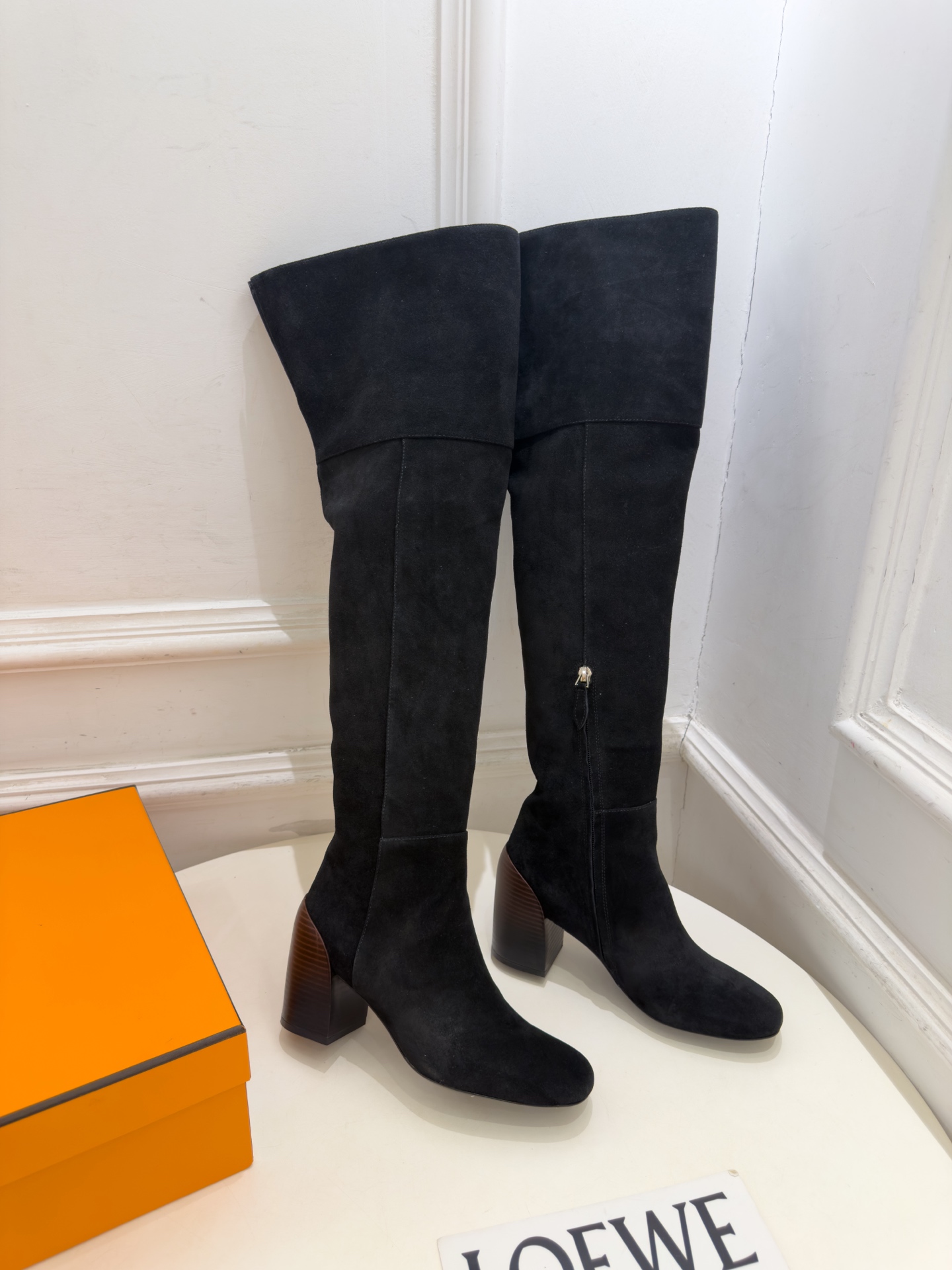 🐎𝐇𝐄𝐑𝐌𝐄* 爱玛仕 26𝐬𝐬 🌈H家专柜新款 2026秋冬新品 极简复古侧拉链粗跟过膝长靴 系列〰 ◽鞋面:原版特 🐎𝐇𝐄𝐑𝐌𝐄* 爱玛仕 26𝐬𝐬 🌈H家专柜新款 2026秋冬新品 极简复古侧拉链粗跟过膝长靴 系列〰 ◽鞋面:原版特
