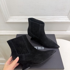 THE ATTICO 2026秋冬新品 复古做旧尖头异形坡跟松紧短靴———————————— 一个极简风格来诠释百搭的味 THE ATTICO 2026秋冬新品 复古做旧尖头异形坡跟松紧短靴———————————— 一个极简风格来诠释百搭的味