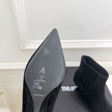 THE ATTICO 2026秋冬新品 复古做旧尖头异形坡跟松紧短靴———————————— 一个极简风格来诠释百搭的味 THE ATTICO 2026秋冬新品 复古做旧尖头异形坡跟松紧短靴———————————— 一个极简风格来诠释百搭的味