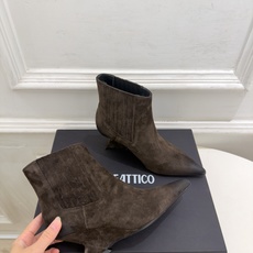 THE ATTICO 2026秋冬新品 复古做旧尖头异形坡跟松紧短靴———————————— 一个极简风格来诠释百搭的味 THE ATTICO 2026秋冬新品 复古做旧尖头异形坡跟松紧短靴———————————— 一个极简风格来诠释百搭的味