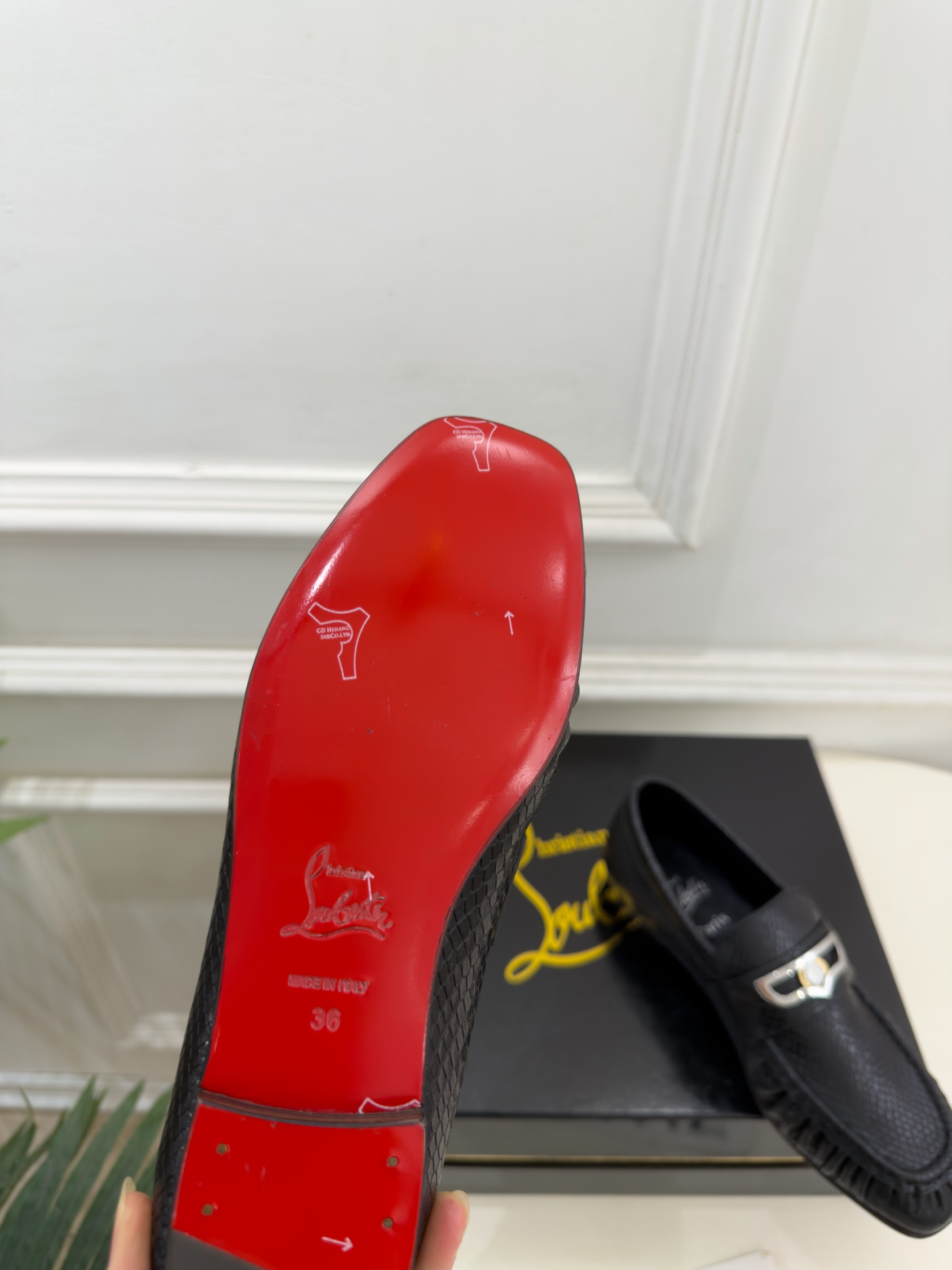 Christian Louboutin路铂廷 26ss ✨ 2026秋冬新品 CL复古褶皱情侣款乐福鞋 小皮鞋系列，顶级