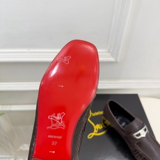 Christian Louboutin路铂廷 26ss ✨ 2026秋冬新品 CL复古褶皱情侣款乐福鞋 小皮鞋系列,顶级 Christian Louboutin路铂廷 26ss ✨ 2026秋冬新品 CL复古褶皱情侣款乐福鞋 小皮鞋系列,顶级