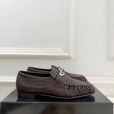 Christian Louboutin路铂廷 26ss ✨ 2026秋冬新品 CL复古褶皱情侣款乐福鞋 小皮鞋系列,顶级 Christian Louboutin路铂廷 26ss ✨ 2026秋冬新品 CL复古褶皱情侣款乐福鞋 小皮鞋系列,顶级