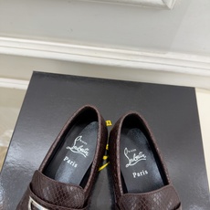 Christian Louboutin路铂廷 26ss ✨ 2026秋冬新品 CL复古褶皱情侣款乐福鞋 小皮鞋系列,顶级 Christian Louboutin路铂廷 26ss ✨ 2026秋冬新品 CL复古褶皱情侣款乐福鞋 小皮鞋系列,顶级
