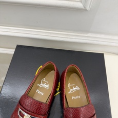 Christian Louboutin路铂廷 26ss ✨ 2026秋冬新品 CL复古褶皱情侣款乐福鞋 小皮鞋系列,顶级 Christian Louboutin路铂廷 26ss ✨ 2026秋冬新品 CL复古褶皱情侣款乐福鞋 小皮鞋系列,顶级