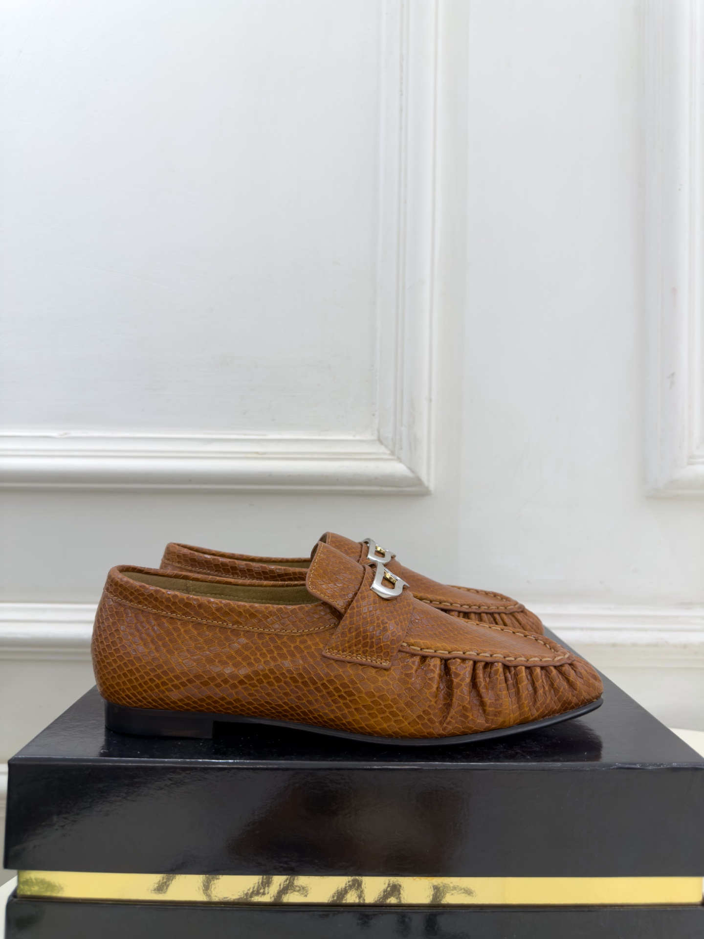 Christian Louboutin路铂廷 26ss ✨ 2026秋冬新品 CL复古褶皱情侣款乐福鞋 小皮鞋系列,顶级 Christian Louboutin路铂廷 26ss ✨ 2026秋冬新品 CL复古褶皱情侣款乐福鞋 小皮鞋系列,顶级