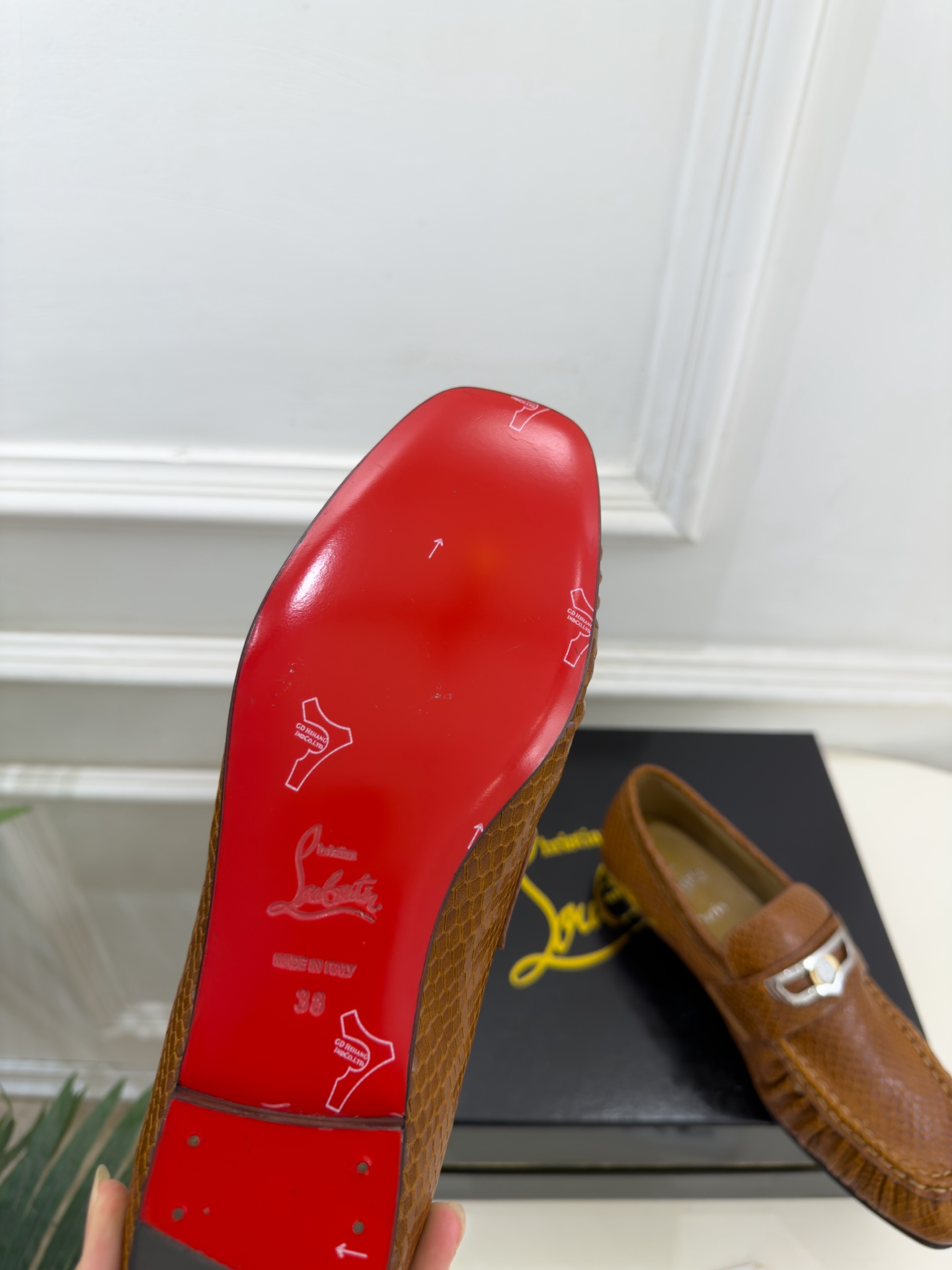 Christian Louboutin路铂廷 26ss ✨ 2026秋冬新品 CL复古褶皱情侣款乐福鞋 小皮鞋系列,顶级 Christian Louboutin路铂廷 26ss ✨ 2026秋冬新品 CL复古褶皱情侣款乐福鞋 小皮鞋系列,顶级