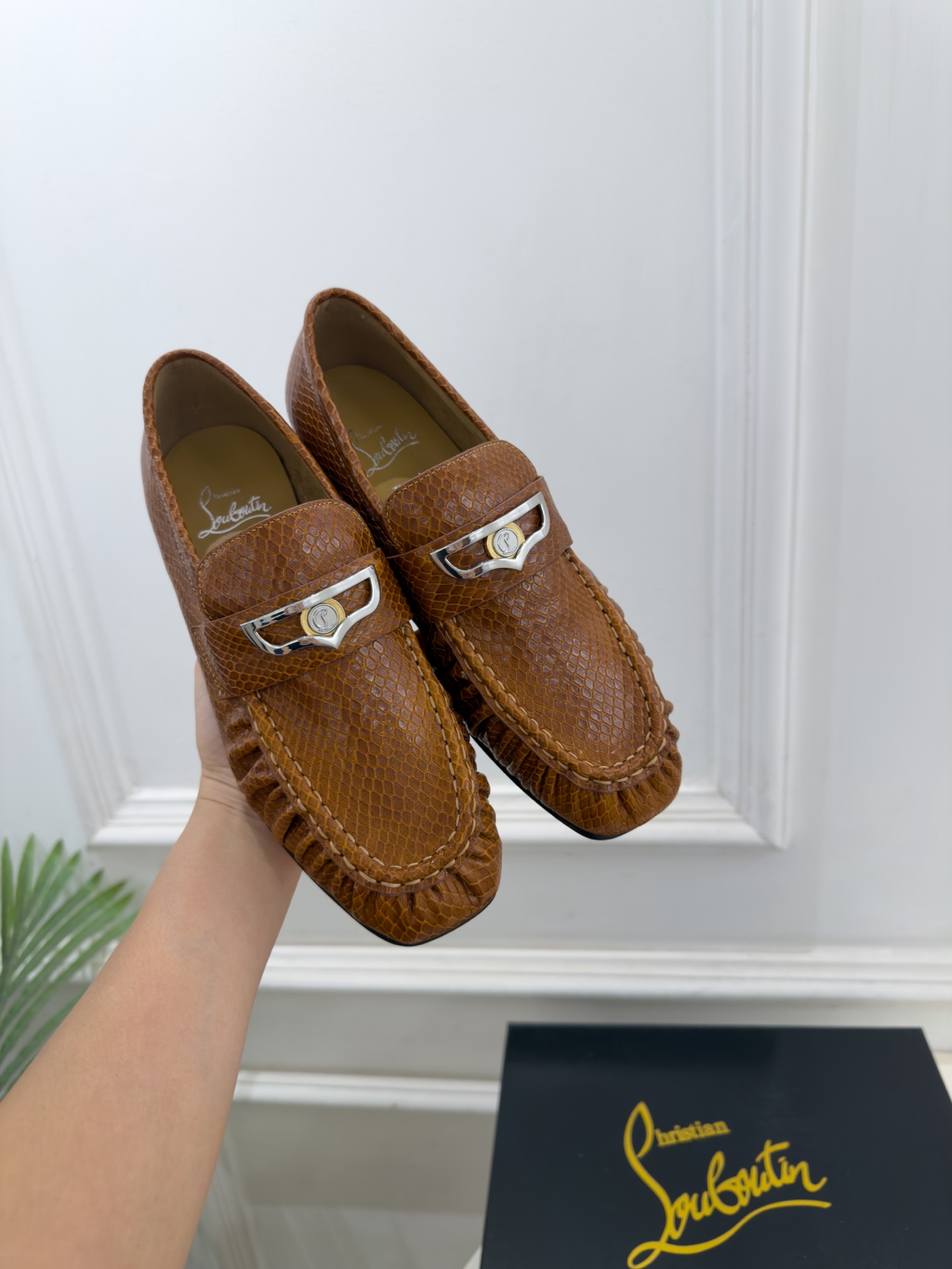 Christian Louboutin路铂廷 26ss ✨ 2026秋冬新品 CL复古褶皱情侣款乐福鞋 小皮鞋系列,顶级 Christian Louboutin路铂廷 26ss ✨ 2026秋冬新品 CL复古褶皱情侣款乐福鞋 小皮鞋系列,顶级