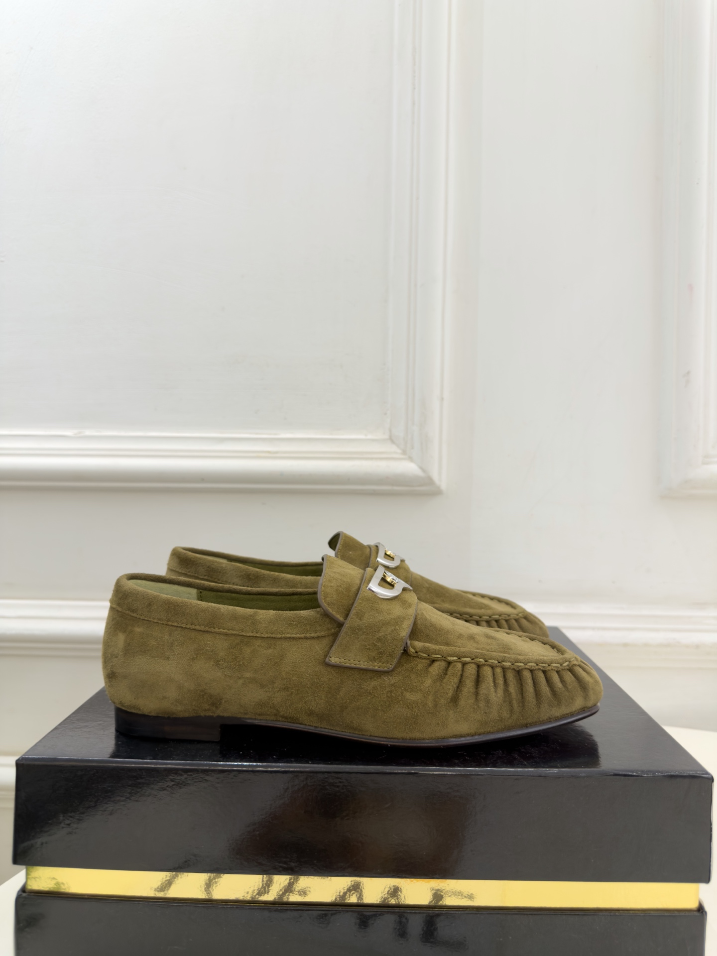 Christian Louboutin路铂廷 26ss ✨ 2026秋冬新品 CL复古褶皱情侣款乐福鞋 小皮鞋系列,顶级 Christian Louboutin路铂廷 26ss ✨ 2026秋冬新品 CL复古褶皱情侣款乐福鞋 小皮鞋系列,顶级