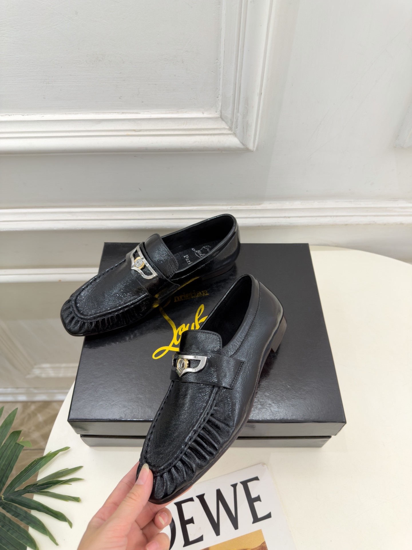 Christian Louboutin路铂廷 26ss ✨ 2026秋冬新品 CL复古褶皱情侣款乐福鞋 小皮鞋系列,顶级 Christian Louboutin路铂廷 26ss ✨ 2026秋冬新品 CL复古褶皱情侣款乐福鞋 小皮鞋系列,顶级