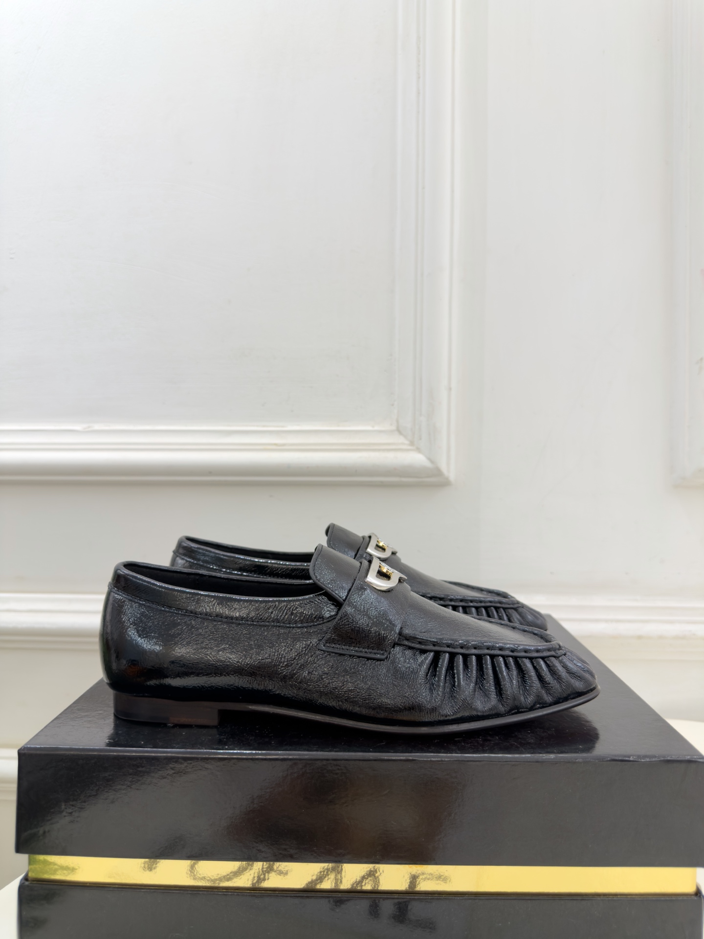 Christian Louboutin路铂廷 26ss ✨ 2026秋冬新品 CL复古褶皱情侣款乐福鞋 小皮鞋系列,顶级 Christian Louboutin路铂廷 26ss ✨ 2026秋冬新品 CL复古褶皱情侣款乐福鞋 小皮鞋系列,顶级