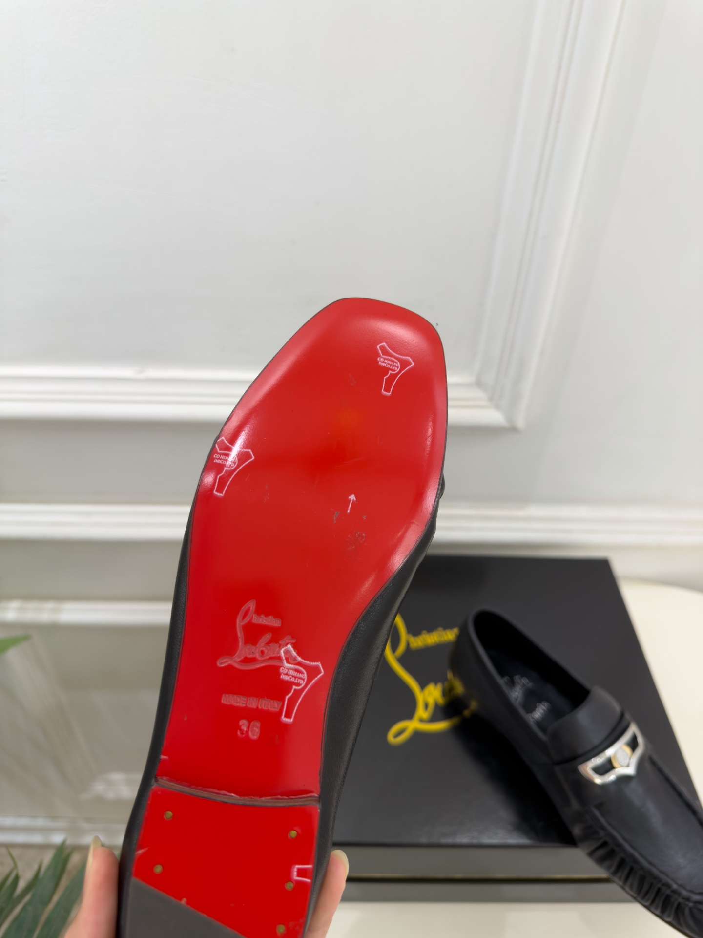 Christian Louboutin路铂廷 26ss ✨ 2026秋冬新品 CL复古褶皱情侣款乐福鞋 小皮鞋系列,顶级 Christian Louboutin路铂廷 26ss ✨ 2026秋冬新品 CL复古褶皱情侣款乐福鞋 小皮鞋系列,顶级
