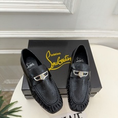 Christian Louboutin路铂廷 26ss ✨ 2026秋冬新品 CL复古褶皱情侣款乐福鞋 小皮鞋系列,顶级 Christian Louboutin路铂廷 26ss ✨ 2026秋冬新品 CL复古褶皱情侣款乐福鞋 小皮鞋系列,顶级